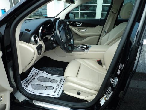 Used 2016 Mercedes-Benz GLC 300 4MATIC image 13