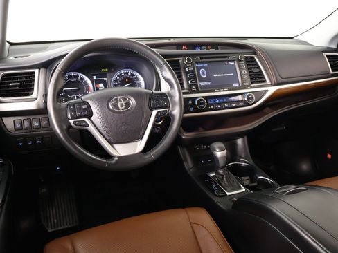 Used 2019 Toyota Highlander Limited Platinum AWD/4WD image 2