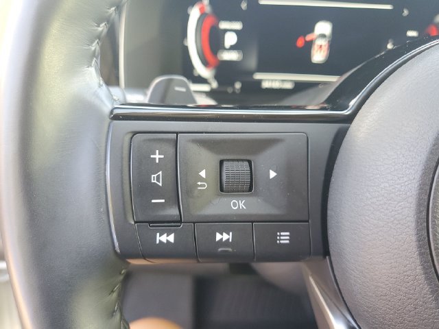 Used 2024 Nissan Pathfinder Platinum AWD/4WD image 16