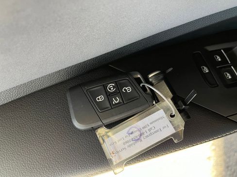 Used 2025 Volkswagen Jetta SE image 22