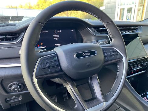 New 2025 Jeep Grand Cherokee Limited w/ Black Appearance Package image 23