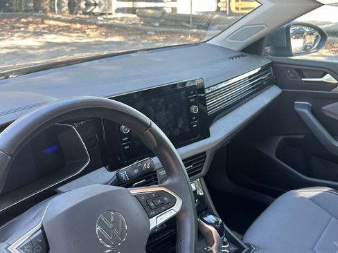 Used 2025 Volkswagen Jetta SE image 29