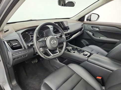 Used 2022 Nissan Rogue SL w/ SL Premium Package image 16