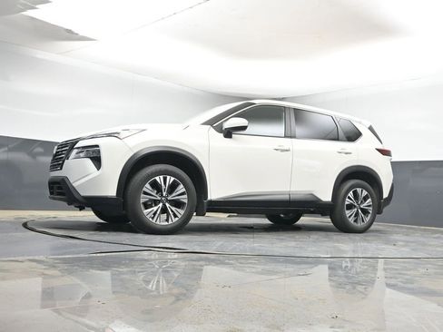 Used 2023 Nissan Rogue SV image 11