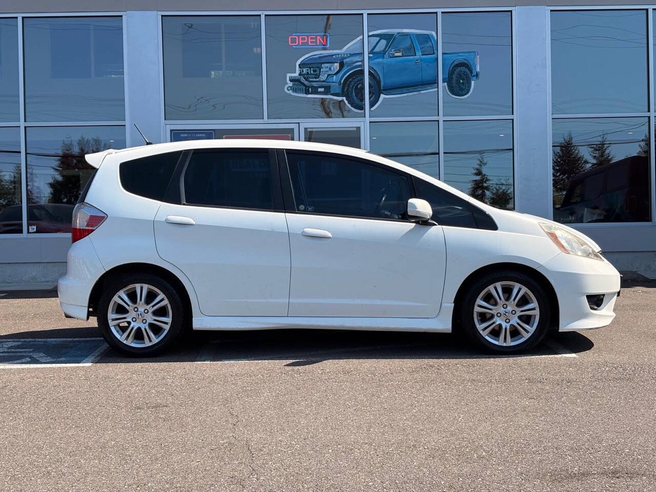 Used 2010 Honda Fit Sport image 2