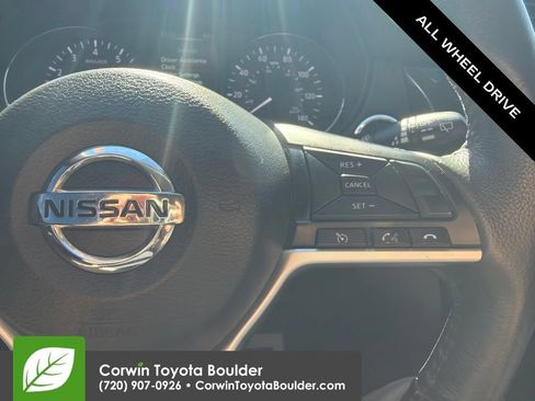 Used 2017 Nissan Rogue SV AWD/4WD image 27