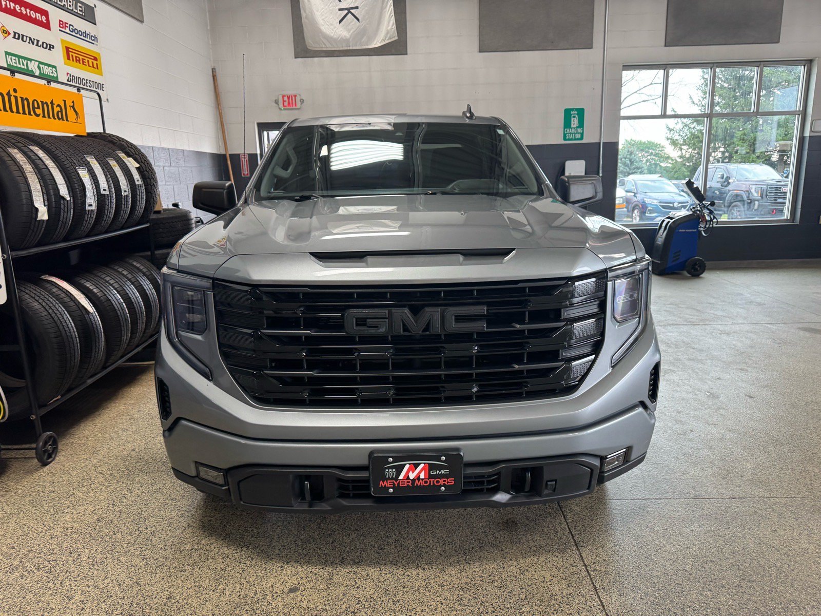 Used 2023 GMC Sierra 1500 Elevation AWD/4WD image 2