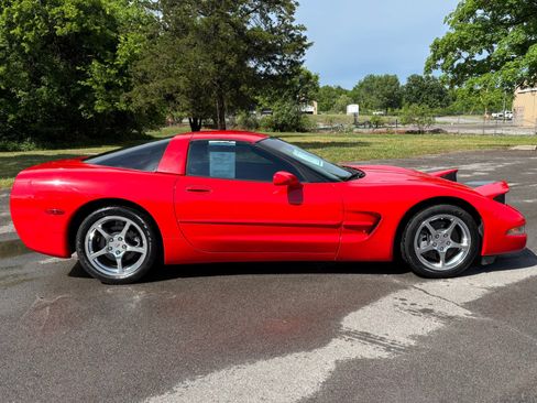 Used 2004 Chevrolet Corvette Coupe w/ Preferred Equipment Group RWD image 7