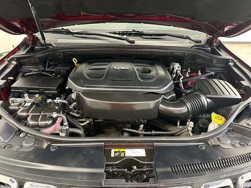 Used 2019 Jeep Grand Cherokee Laredo image 33