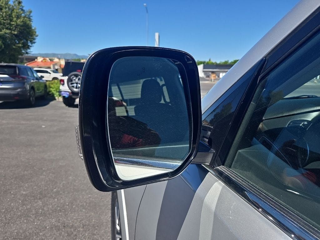 Used 2024 Nissan Armada SL w/ Captain's Chairs Package AWD/4WD image 35
