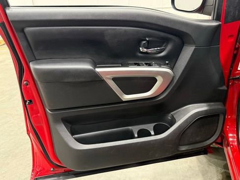 Used 2023 Nissan Titan SV RWD image 19