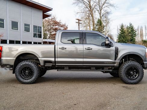 Used 2025 Ford F350 Lariat w/ Black Appearance Package image 4