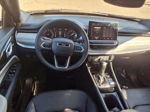 Used 2025 Jeep Compass Limited w/ Sun & Sound Group image 9