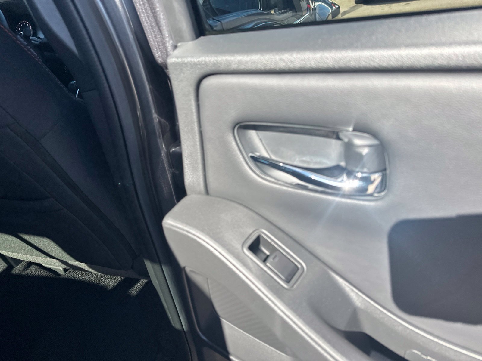Used 2025 Nissan Frontier PRO-4X AWD/4WD image 28