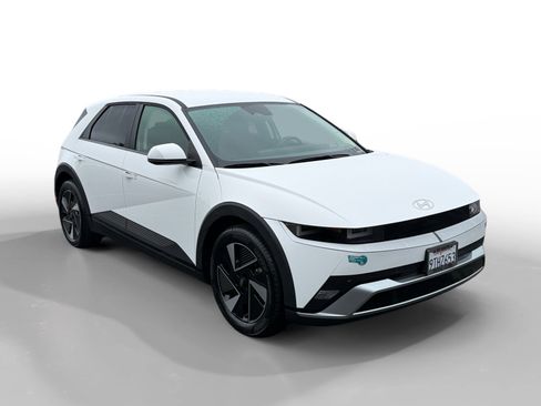 Certified 2025 Hyundai Ioniq 5 SE image 7