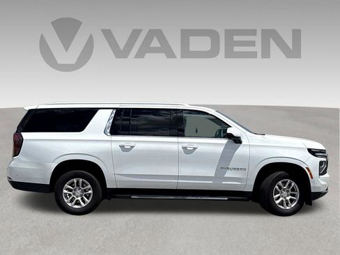 Used 2025 Chevrolet Suburban LT RWD image 22