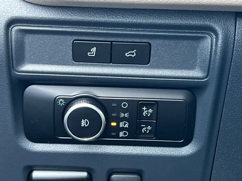 Used 2022 Ford Expedition Limited image 36