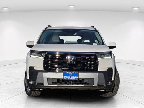 New 2026 Honda Pilot Touring image 2