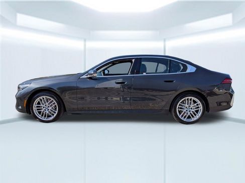 Used 2025 BMW 530i RWD image 2