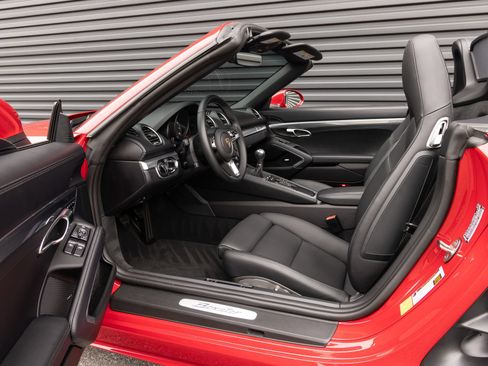 Certified 2025 Porsche 718 Boxster RWD image 25