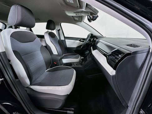 Used 2025 Volkswagen Taos S FWD image 29