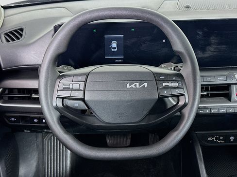 Used 2025 Kia K4 LXS image 18