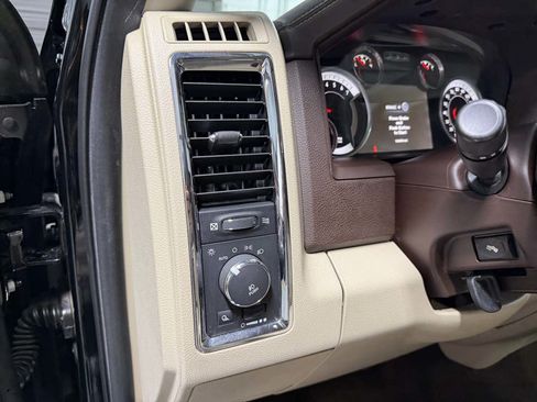 Used 2014 RAM 1500 Laramie w/ Convenience Group AWD/4WD image 16