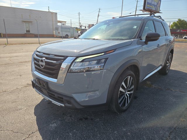 Used 2023 Nissan Pathfinder Platinum AWD/4WD image 4