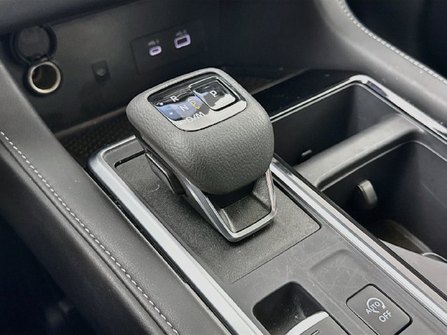 Used 2025 Nissan Pathfinder SL AWD/4WD image 17