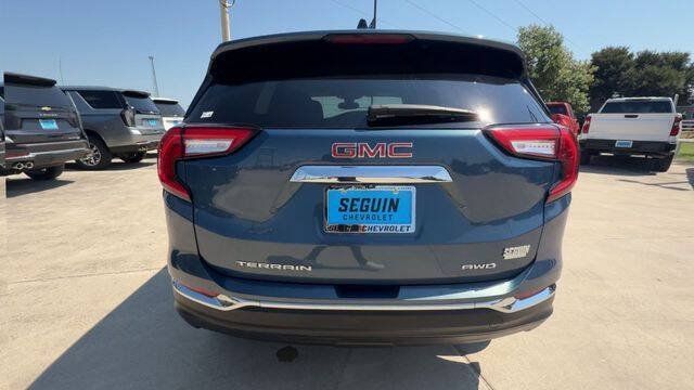 Used 2024 GMC Terrain SLT AWD/4WD image 7