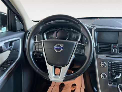Used 2016 Volvo XC60 T5 Platinum w/ Climate Package image 10