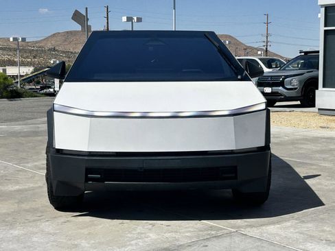 Used 2024 Tesla Cybertruck AWD Crew Cab image 2