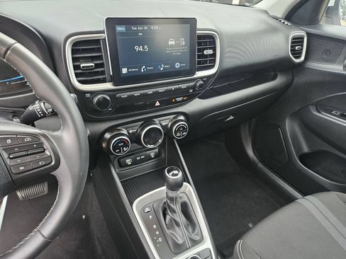 Used 2025 Hyundai Venue SEL FWD image 20