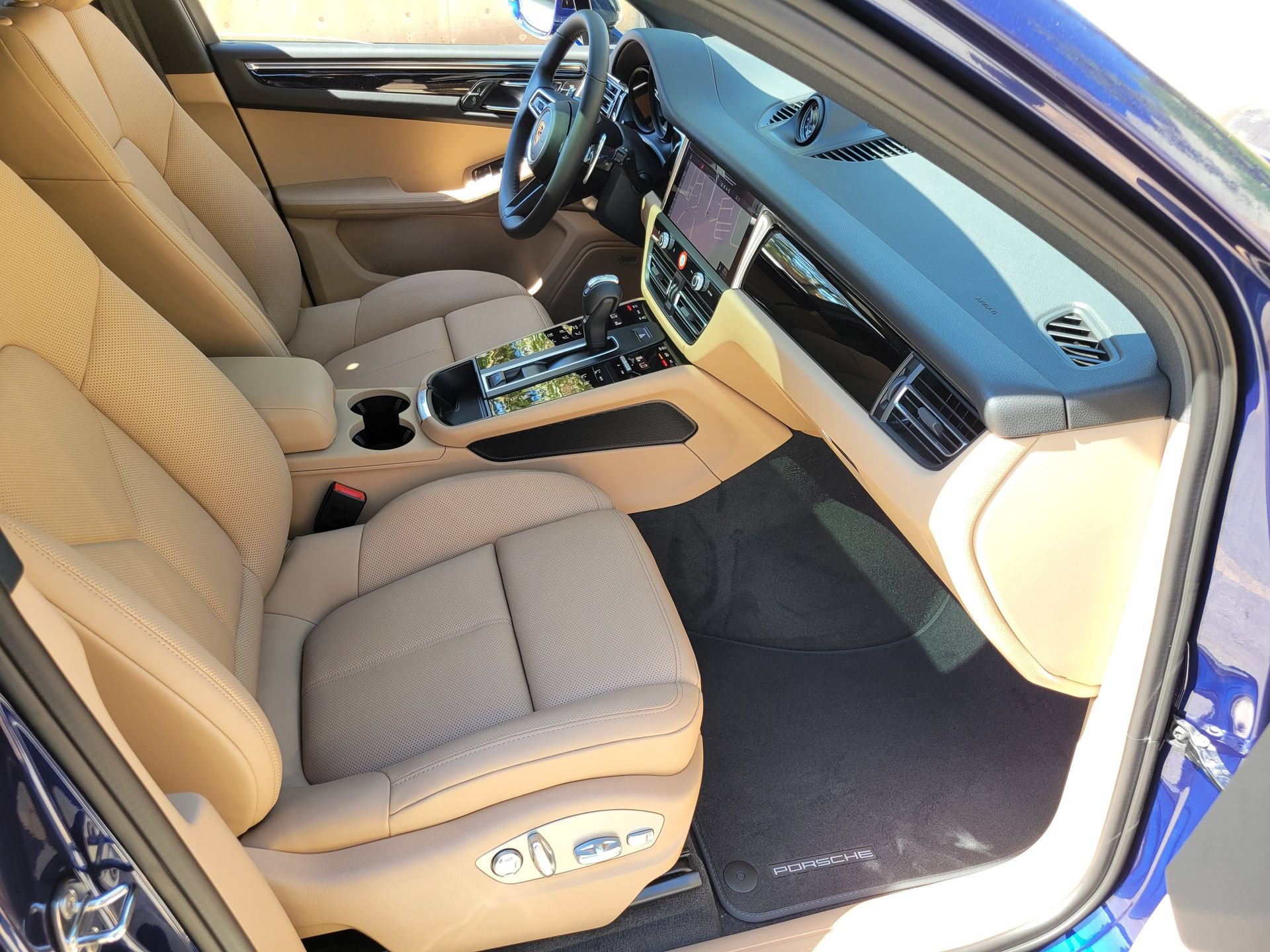 Used 2026 Porsche Macan Turbo AWD/4WD image 27