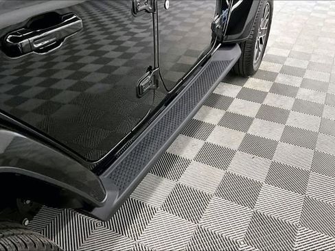 Used 2023 Jeep Wrangler Unlimited Sahara image 41