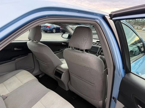 Used 2013 Toyota Camry L image 10