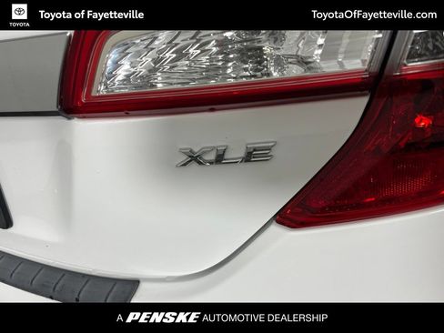 Used 2012 Toyota Camry XLE w/ Leather Pkg FWD image 18