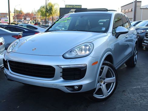 Used 2018 Porsche Cayenne Platinum Edition image 44