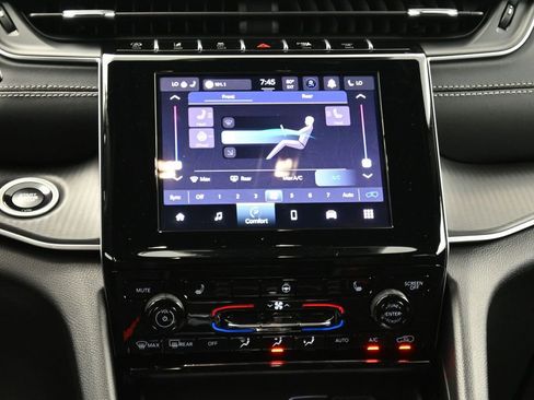 New 2025 Jeep Grand Cherokee L Altitude image 34