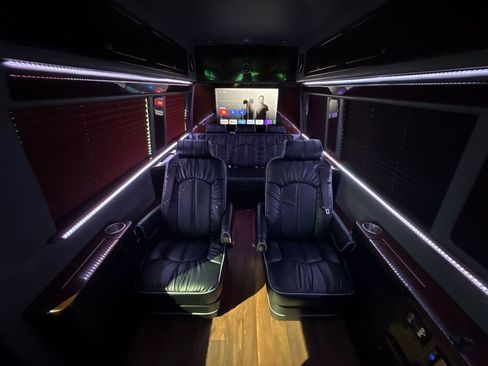 Used 2017 Mercedes-Benz Sprinter 2500 image 32