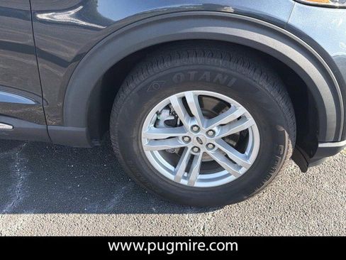 Used 2023 Ford Explorer XLT w/ Equipment Group 202A RWD image 12