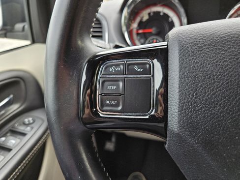 Used 2019 Dodge Grand Caravan SXT image 48