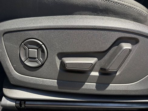 Used 2022 Audi Q4 e-tron Premium Plus w/ Premium Plus AWD/4WD image 11