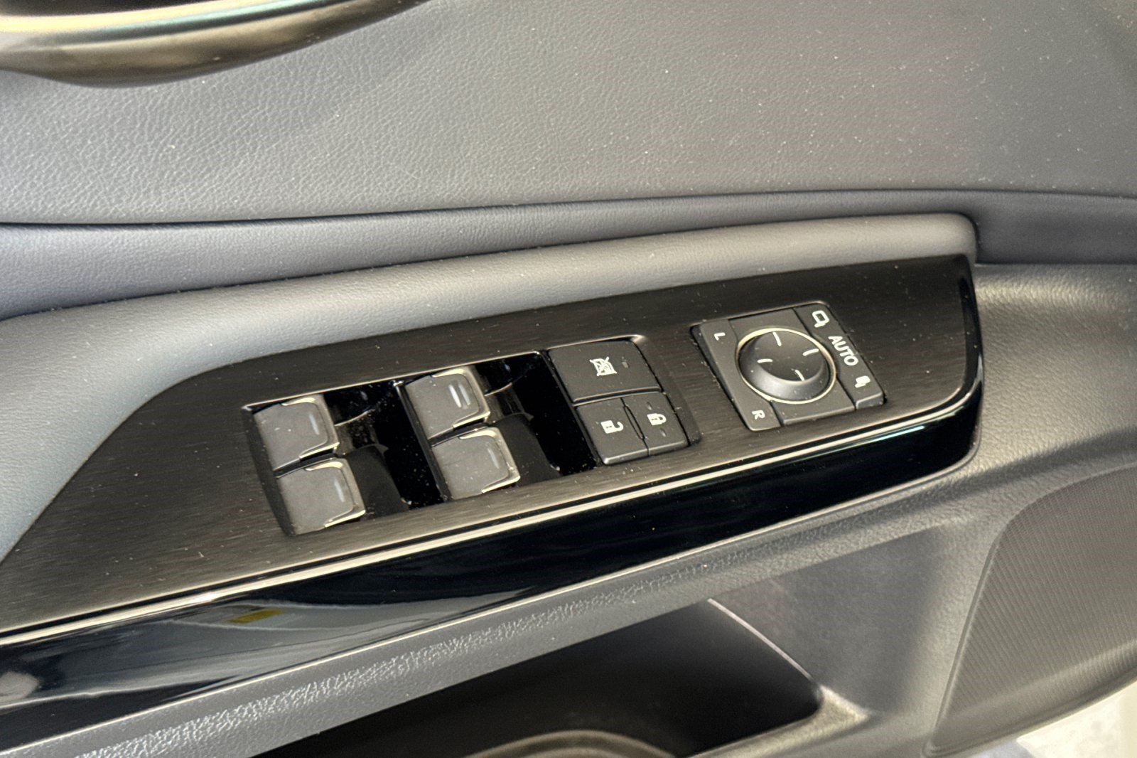 Used 2024 Lexus ES 350 w/ Accessory Package (Z2) FWD image 13