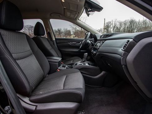 Used 2020 Nissan Rogue SV w/ Premium Package image 19