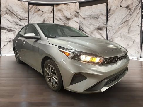 Used 2023 Kia Forte LXS FWD image 7