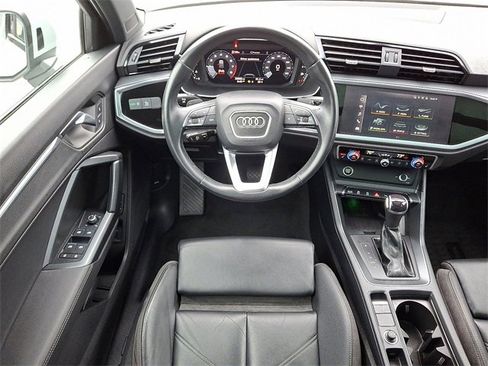 Used 2022 Audi Q3 2.0T Premium Plus w/ Premium Plus Package image 11
