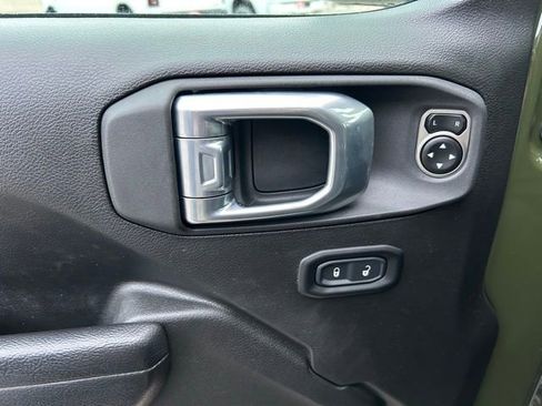 Used 2024 Jeep Wrangler Unlimited image 23