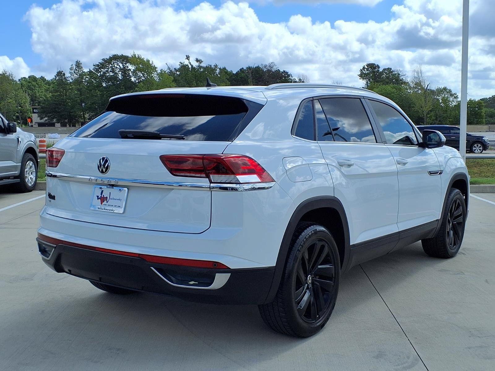 Used 2022 Volkswagen Atlas Cross Sport SE FWD image 6