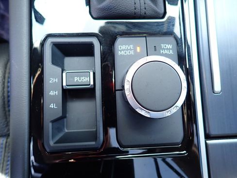 Used 2025 Toyota Sequoia Platinum AWD/4WD image 23